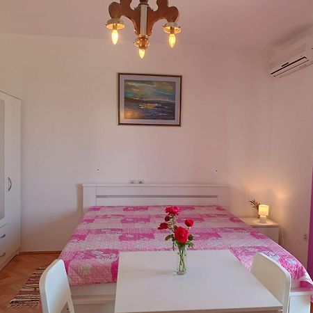 Apartments Nela Jelsa  Phòng bức ảnh