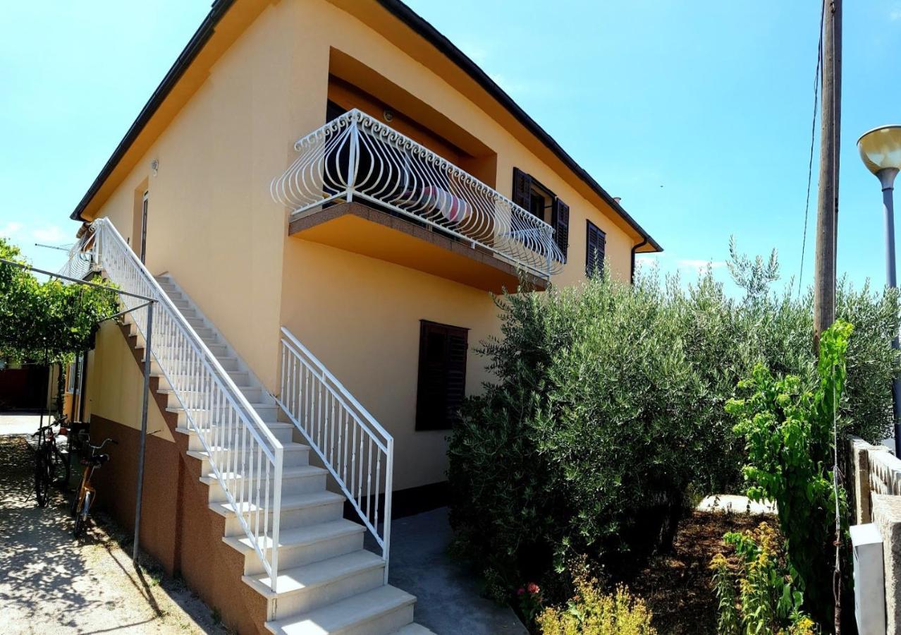 Apartments Nela Jelsa  Ngoại thất bức ảnh